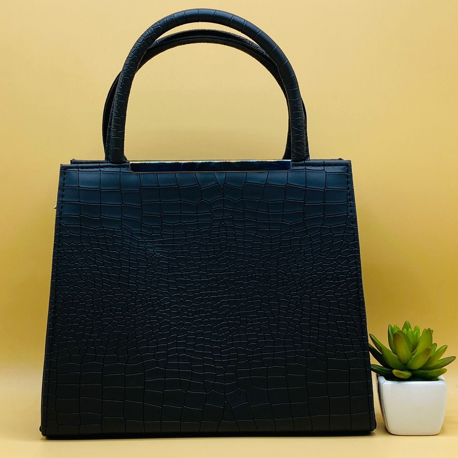 Black croco tote bag - side view close-up