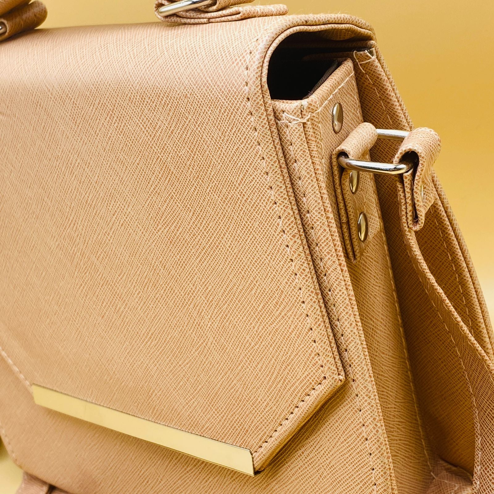 Beige saffiano crossbody satchel bag - hardware close-up